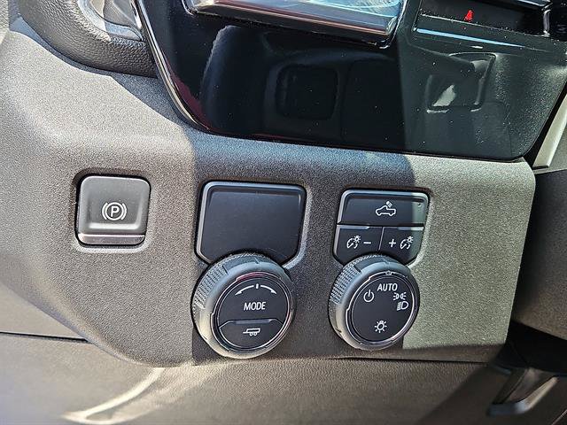 Used 2025 Chevrolet Silverado 1500 LT RWD image 16