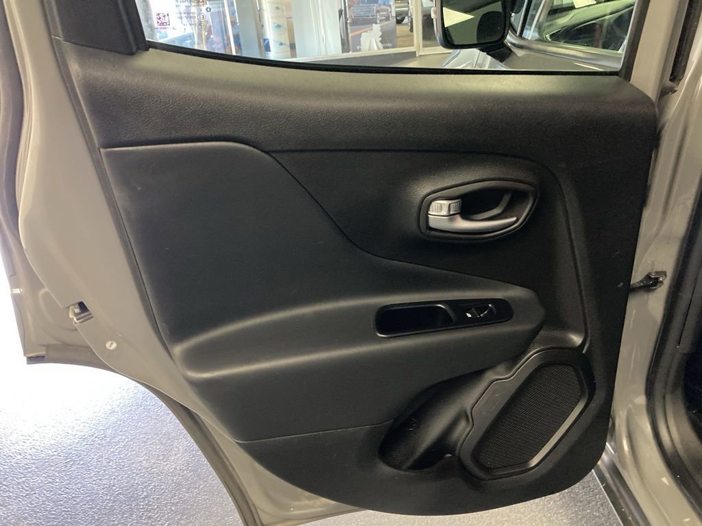 Used 2019 Jeep Renegade Trailhawk w/ UConnect 8.4 Nav Group AWD/4WD image 29