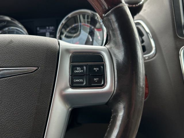 Used 2012 Chrysler Town & Country Limited image 41