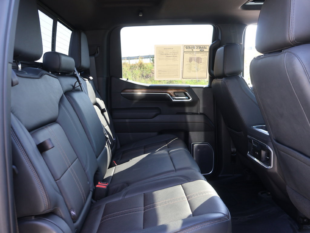 Used 2022 Chevrolet Silverado 1500 High Country w/ Technology Package AWD/4WD image 12