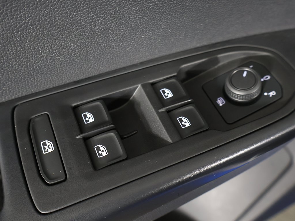 Used 2022 Volkswagen Taos SEL image 39