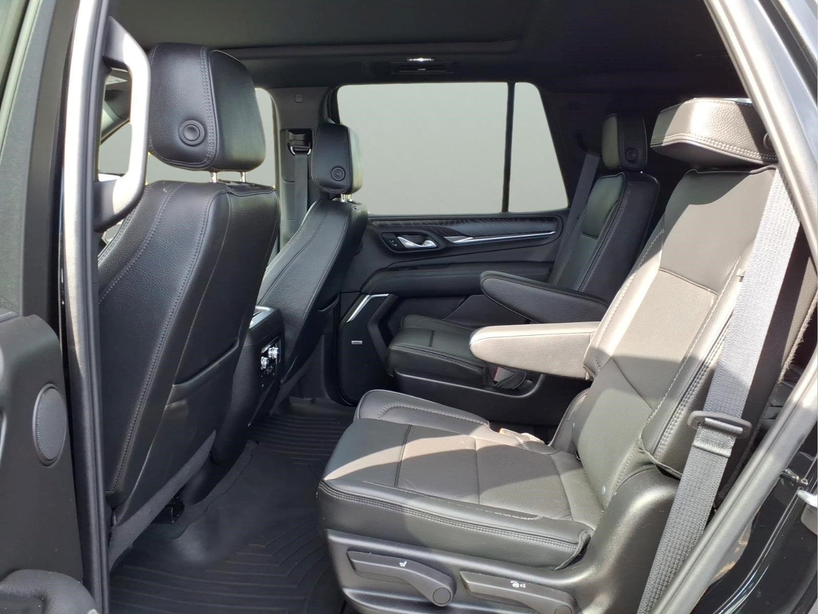 Used 2023 GMC Yukon Denali AWD/4WD image 25