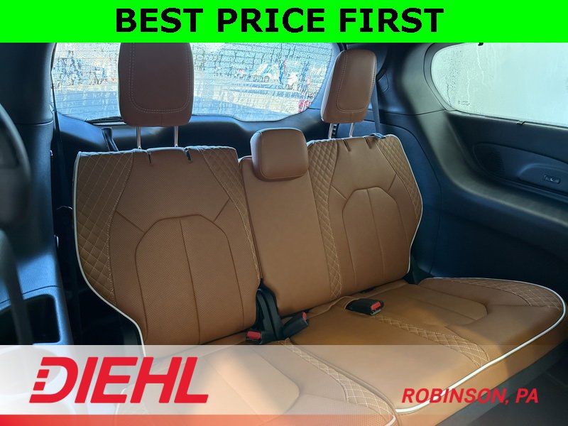 New 2026 Chrysler Pacifica Pinnacle image 13