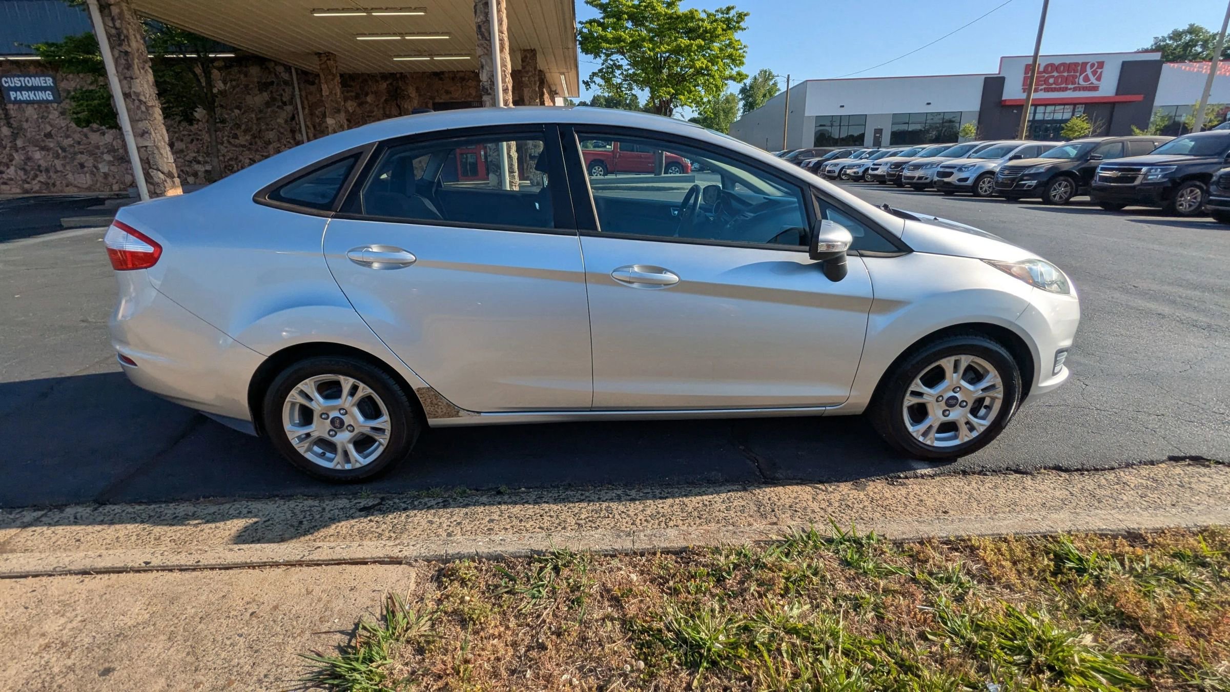 Used 2014 Ford Fiesta SE FWD image 8