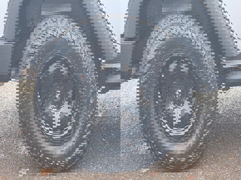 Used 2018 Jeep Wrangler Unlimited Sport w/ Connectivity Group image 27