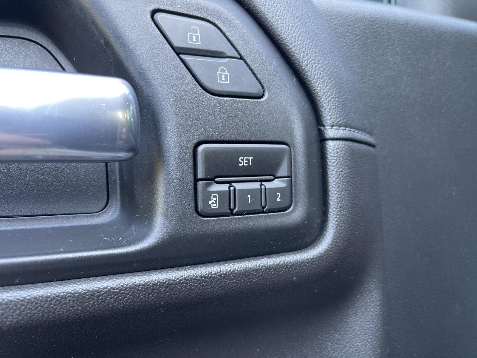 Used 2020 Chevrolet Silverado 1500 High Country w/ Technology Package AWD/4WD image 16