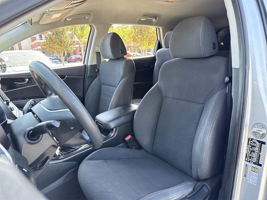 Used 2020 Kia Sorento LX image 11