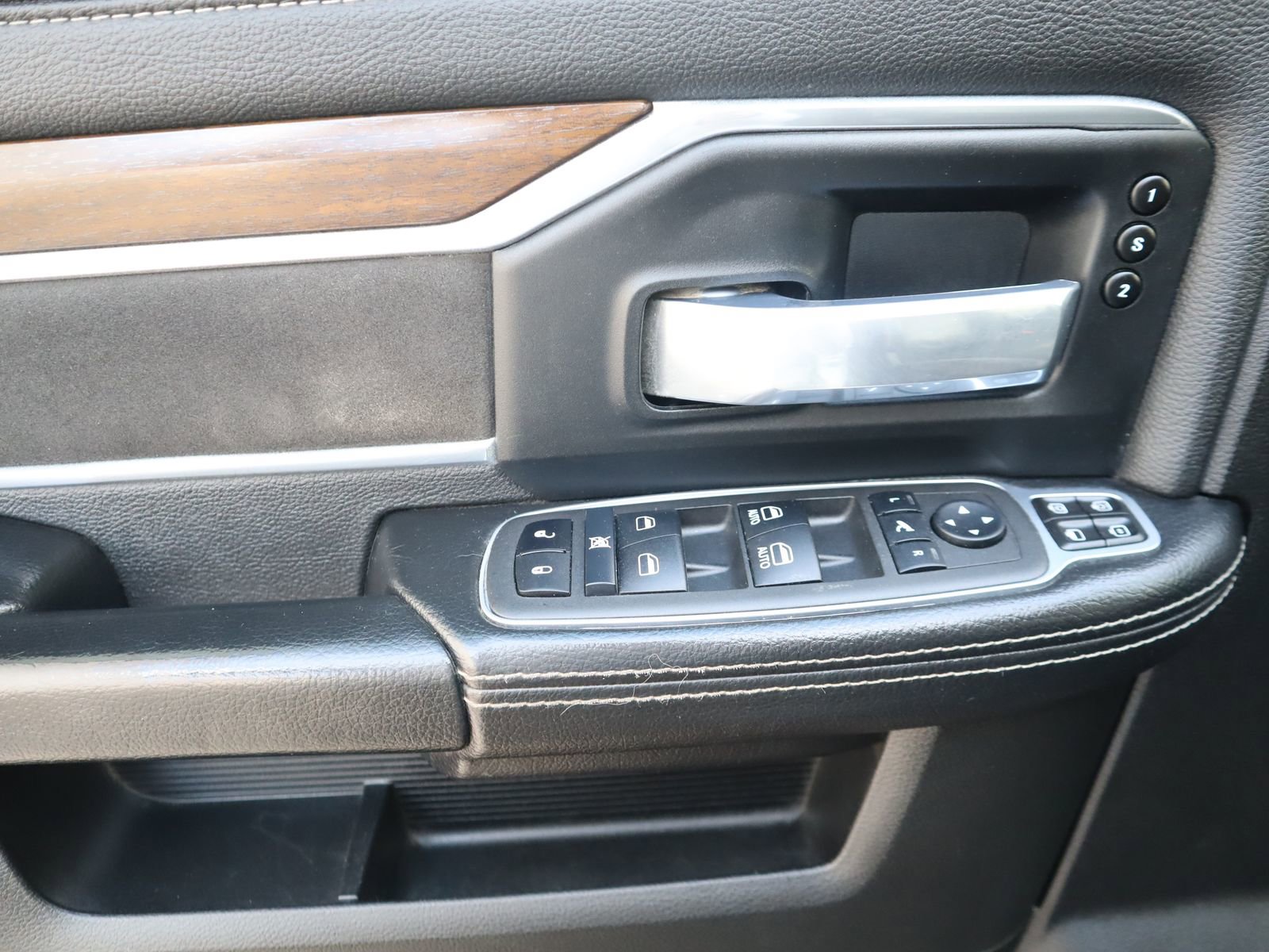 Used 2024 RAM 2500 Laramie w/ Cold Weather Group image 34