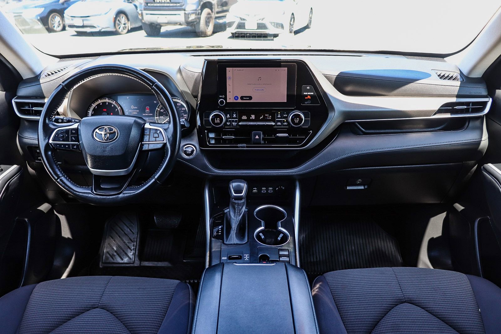 Used 2023 Toyota Highlander LE FWD image 15
