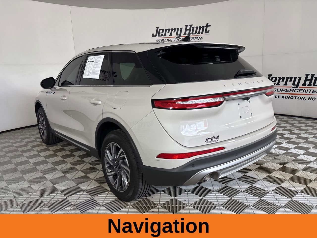 Used 2024 Lincoln Corsair FWD image 7