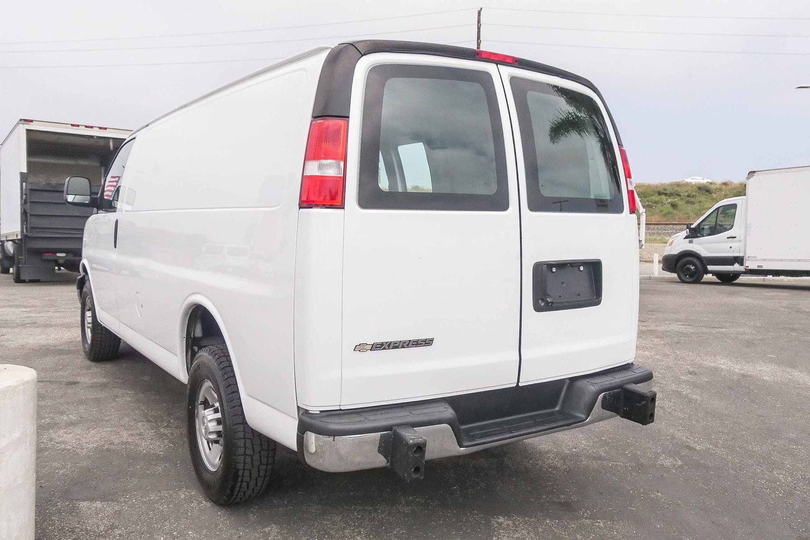 Used 2022 Chevrolet Express 2500 w/ Driver Convenience Package image 7