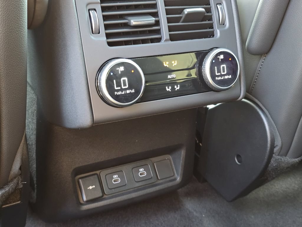 New 2026 Land Rover Discovery S AWD/4WD image 32