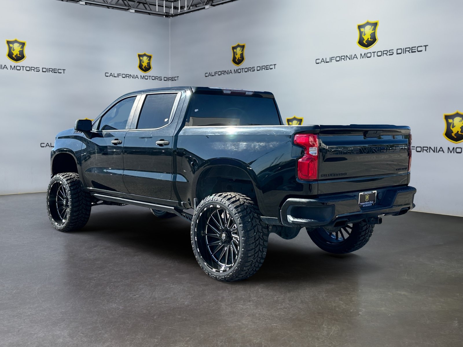 Used 2021 Chevrolet Silverado 1500 Custom Trail Boss w/ Midnight Edition AWD/4WD image 3