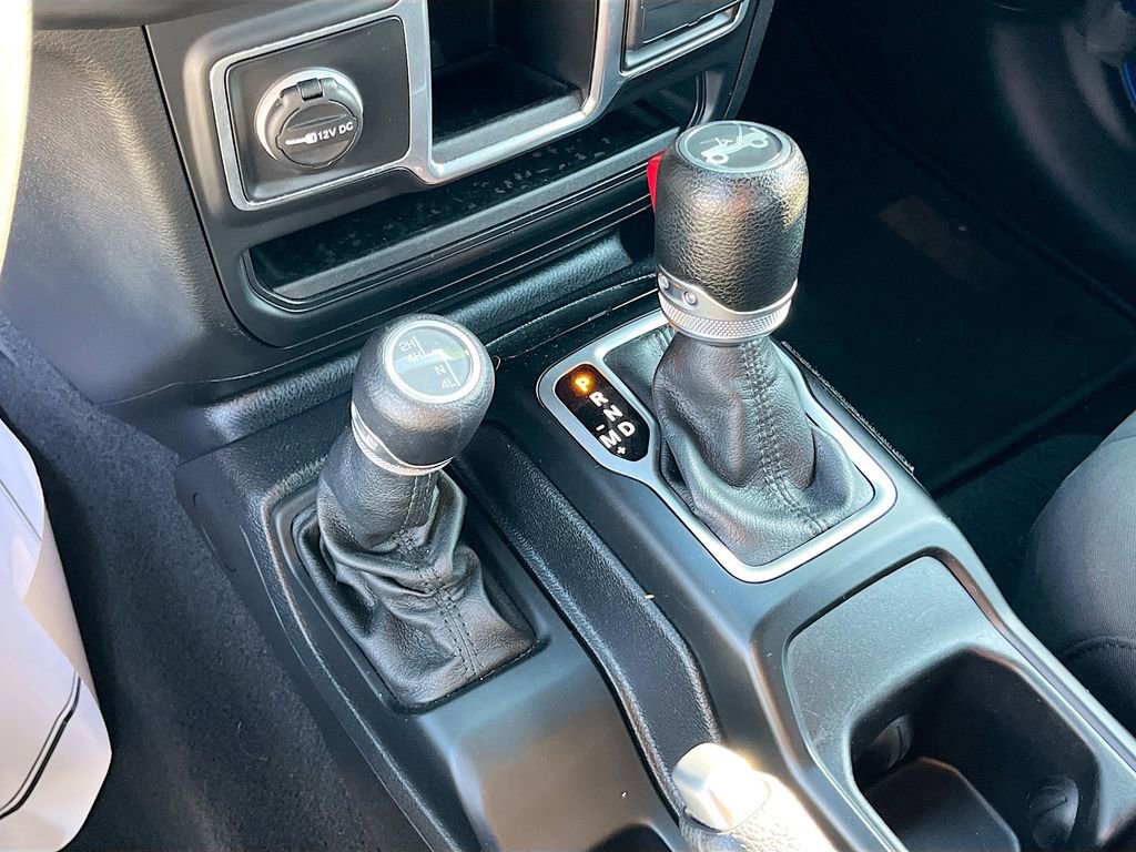 Used 2018 Jeep Wrangler Unlimited Sport image 16