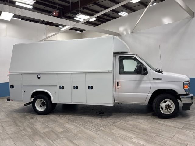 Used 2021 Ford E-450 and Econoline 450 Super Duty image 2