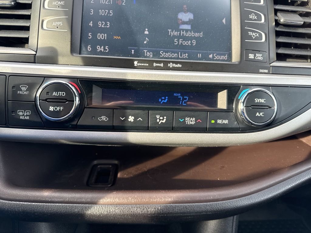 Used 2019 Toyota Highlander XLE image 21