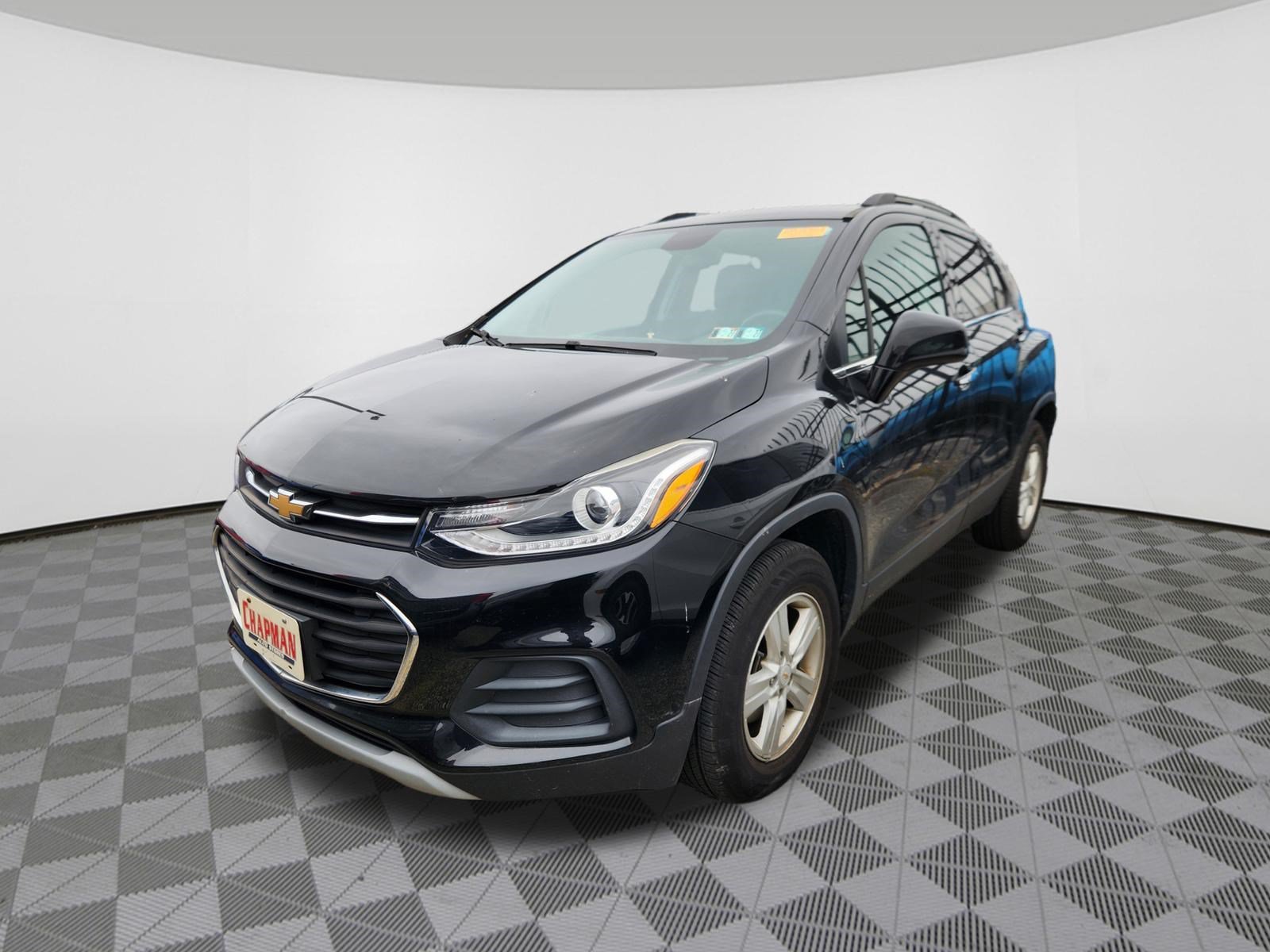 Used 2020 Chevrolet Trax LT w/ LT Convenience Package AWD/4WD image 2