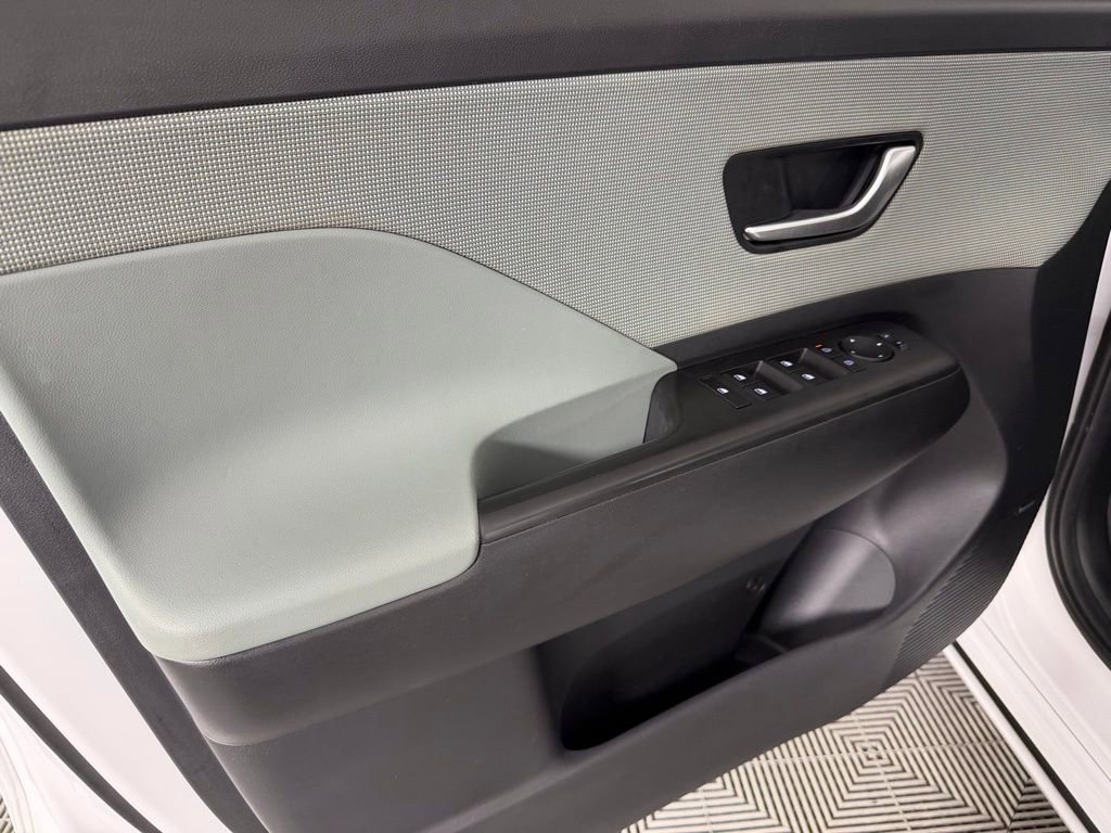 Used 2024 Hyundai Kona Limited FWD image 25