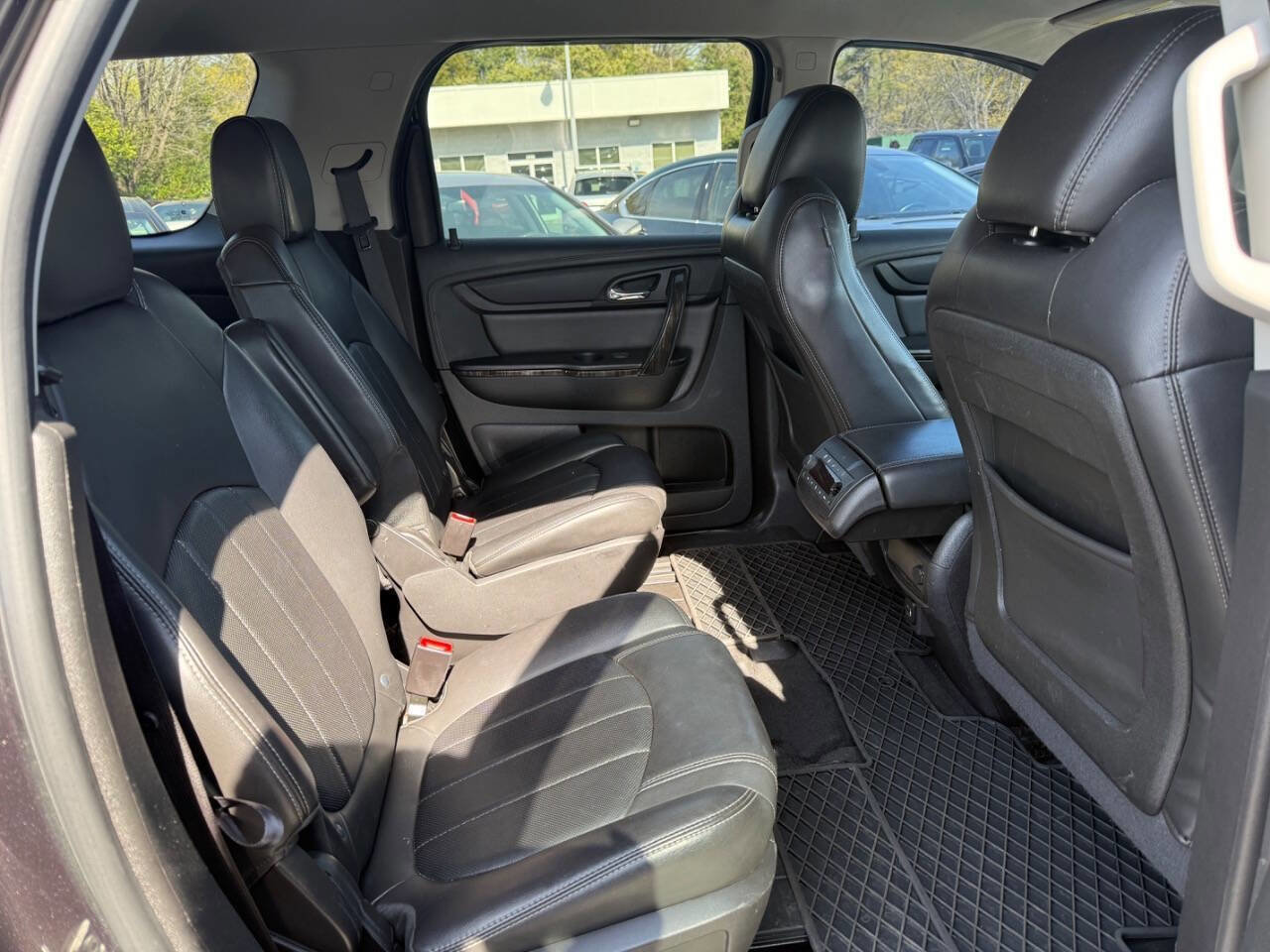 Used 2017 GMC Acadia Limited SLT FWD image 16