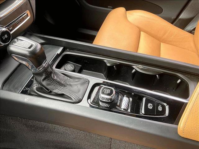 Used 2019 Volvo XC60 T5 Momentum w/ Multimedia Package FWD image 15