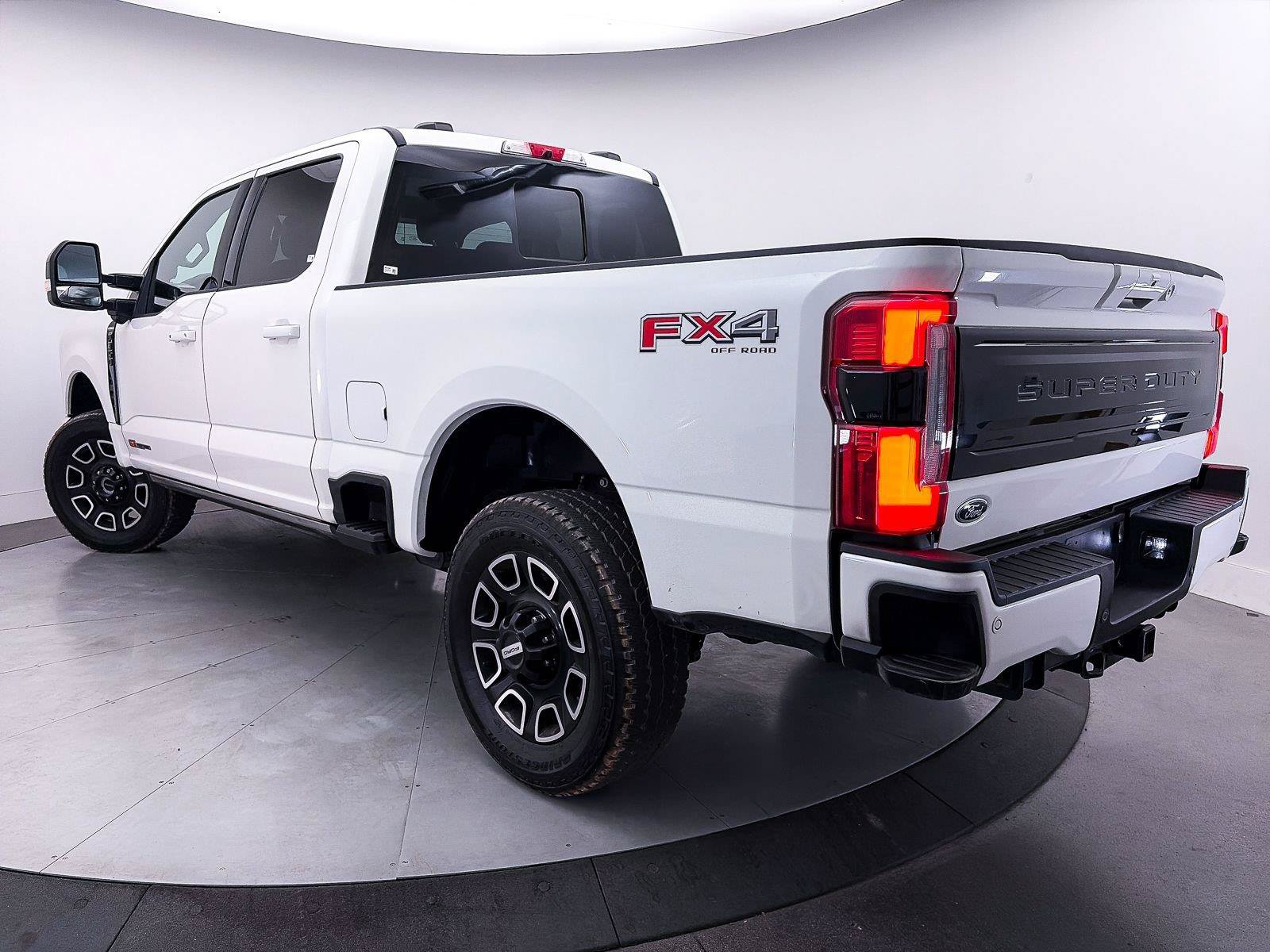 Used 2025 Ford F350 Platinum AWD/4WD image 2