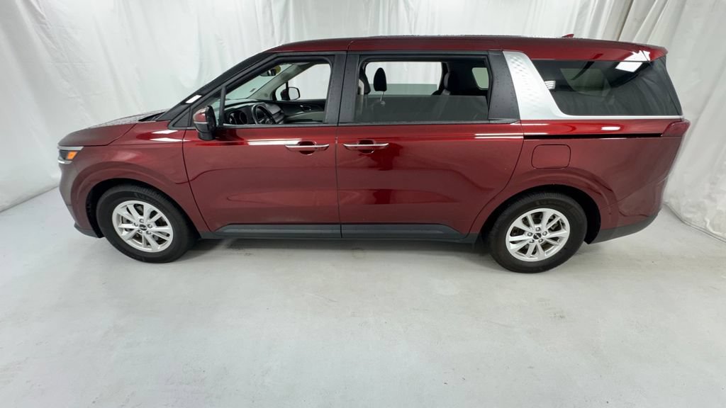 Used 2024 Kia Carnival LX FWD image 6