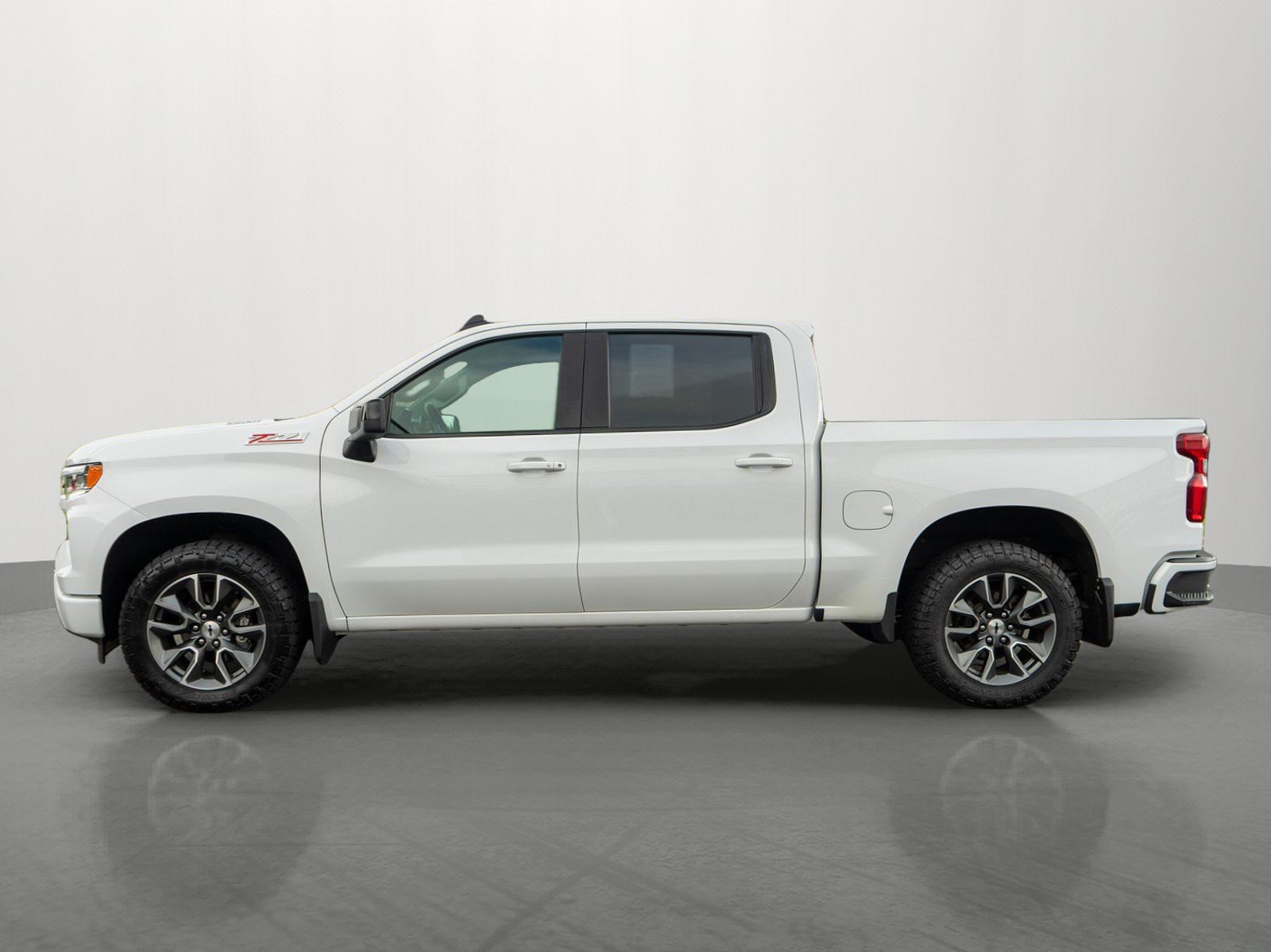 Used 2024 Chevrolet Silverado 1500 RST AWD/4WD image 4