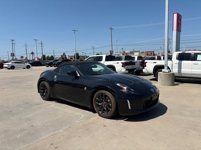 Used 2019 Nissan 370Z Touring RWD image 4