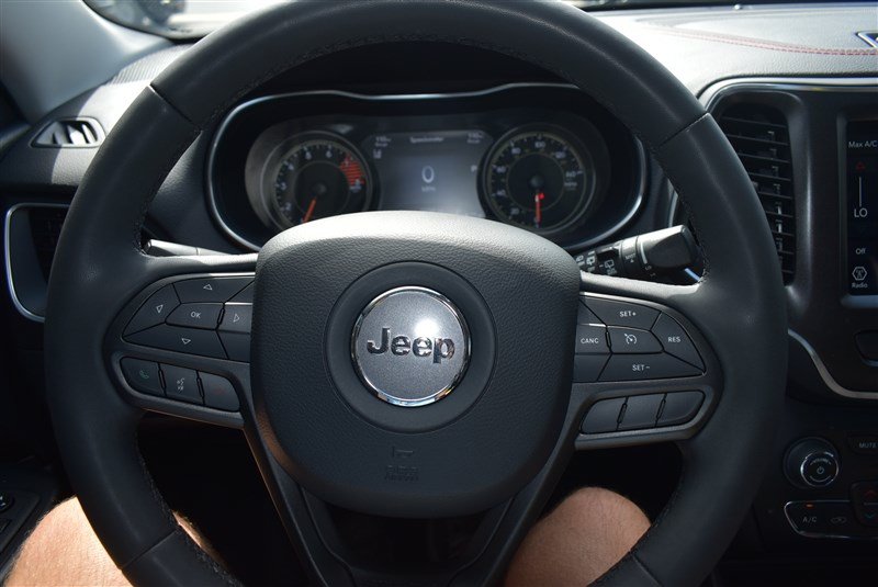 Used 2022 Jeep Cherokee Trailhawk w/ Comfort/Convenience Group AWD/4WD image 14