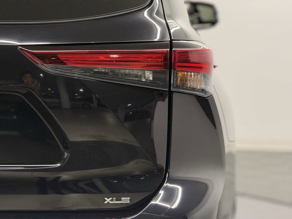 Used 2024 Toyota Highlander XLE image 7