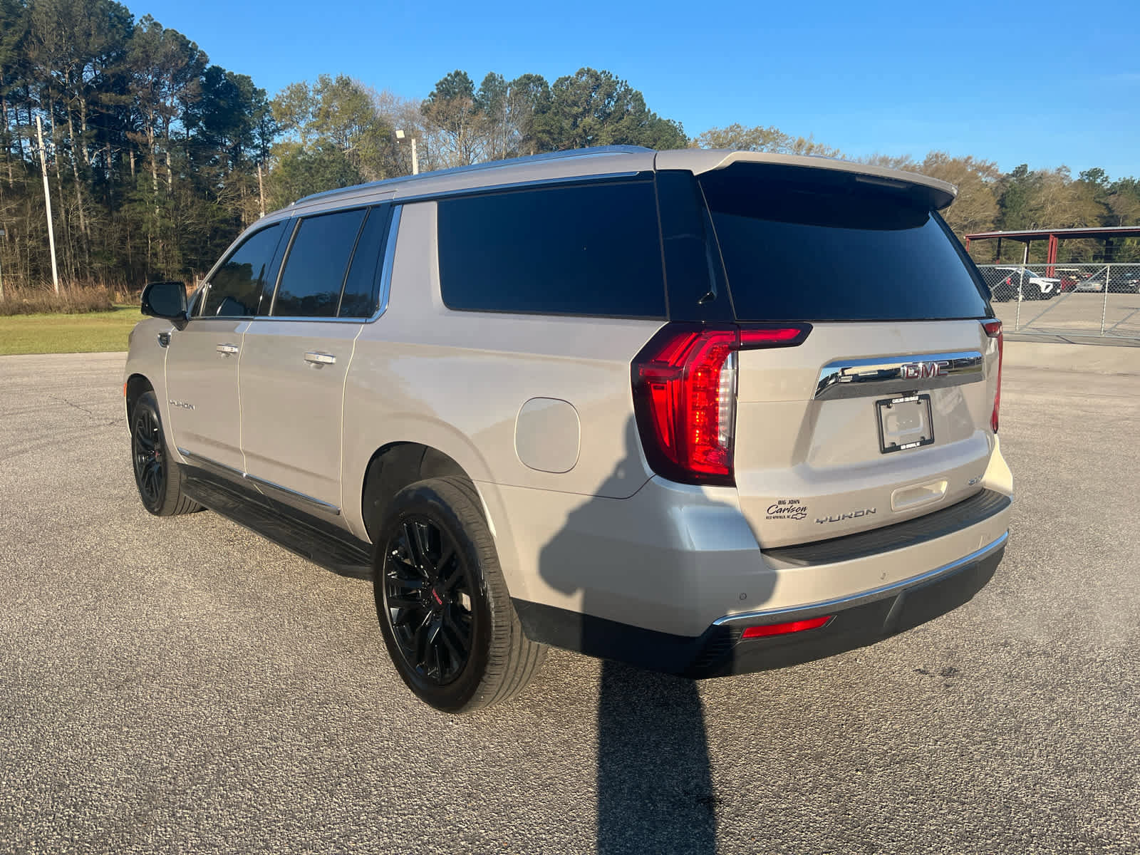 Used 2021 GMC Yukon XL SLT w/ SLT Premium Package image 5