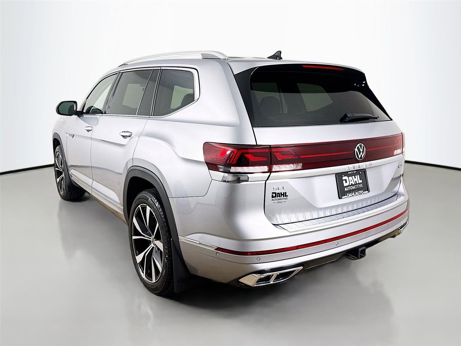 Used 2024 Volkswagen Atlas SEL Premium R-Line image 10