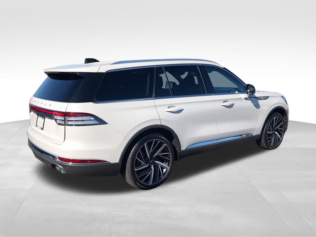 Used 2025 Lincoln Aviator Reserve w/ Equipment Group 201A AWD/4WD image 8