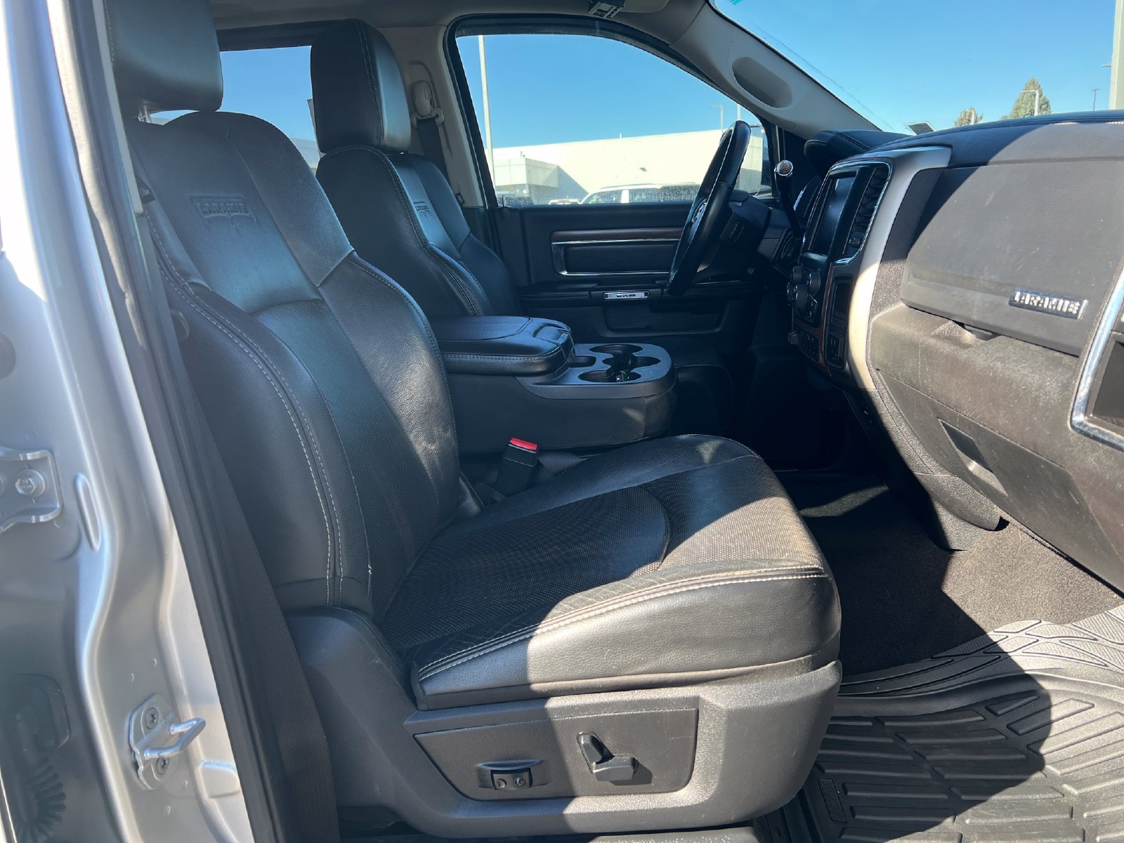 Used 2014 RAM 3500 Laramie AWD/4WD image 16