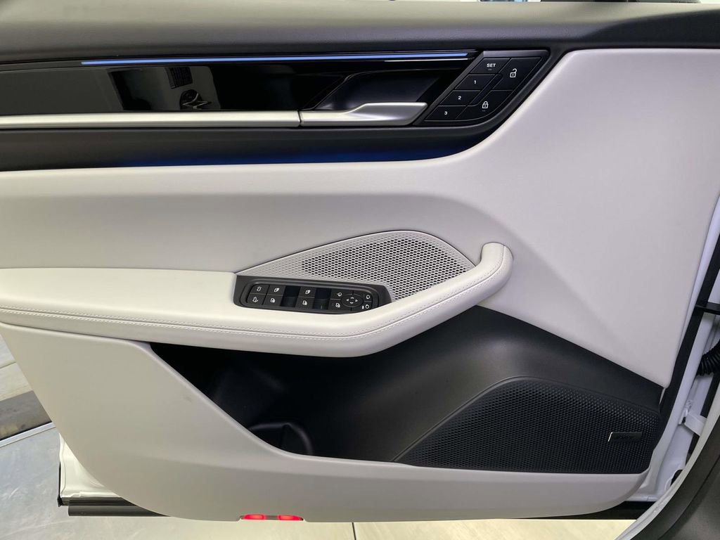 New 2025 Porsche Macan 4S Electric image 35