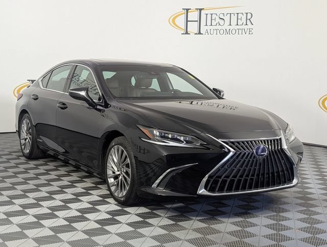 Used 2022 Lexus ES 300h Ultra Luxury w/ Protection Package (P3) FWD image 2