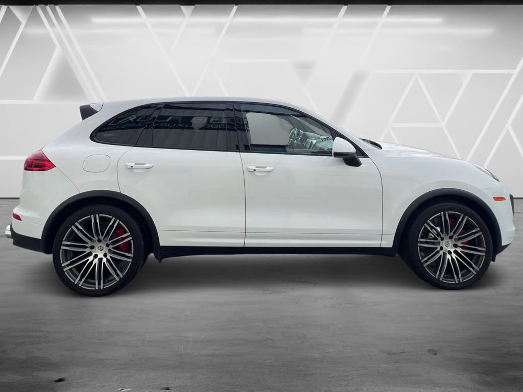 Used 2015 Porsche Cayenne Turbo image 4