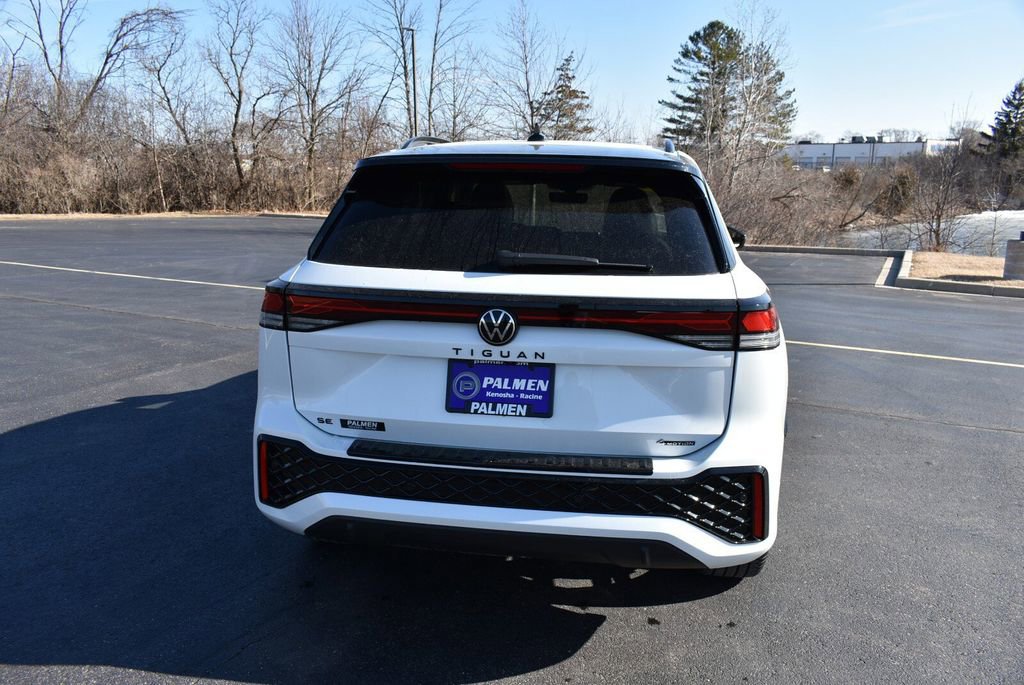 Used 2025 Volkswagen Tiguan SE R-Line image 7