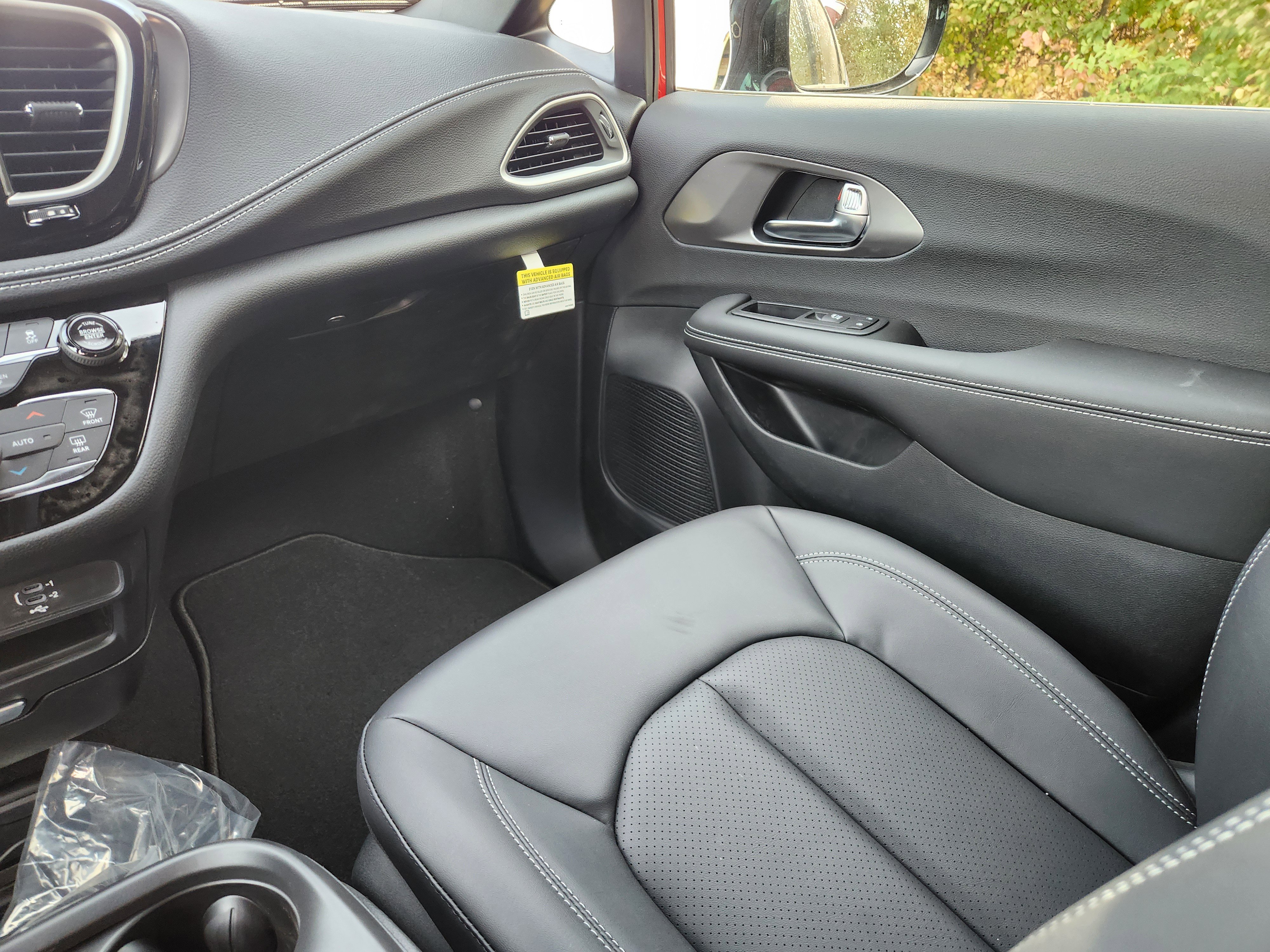 New 2026 Chrysler Pacifica Select FWD image 20