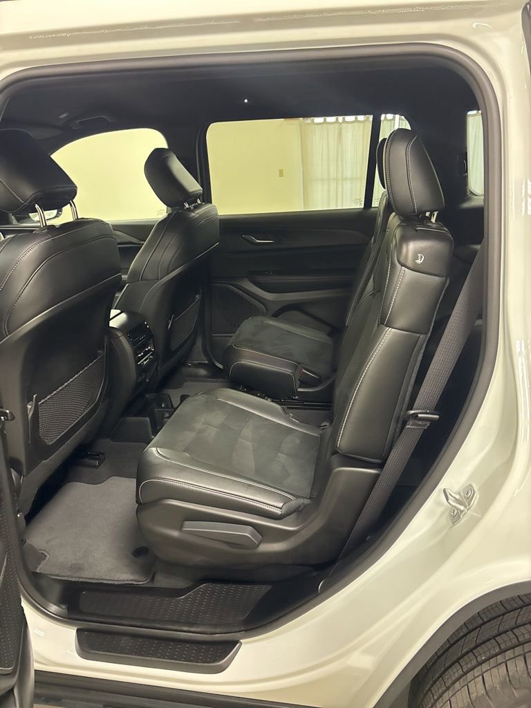 Used 2024 Jeep Grand Cherokee L Laredo image 22
