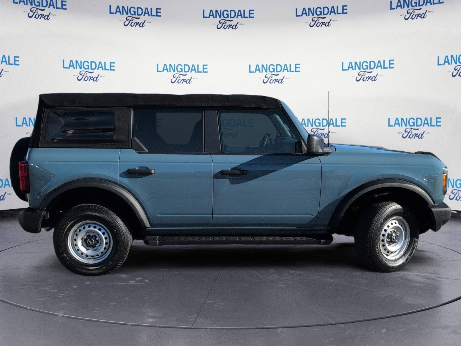 Used 2022 Ford Bronco 4-Door image 3