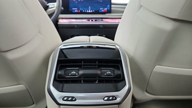 Used 2023 BMW i7 xDrive60 w/ Executive Package 2 image 53