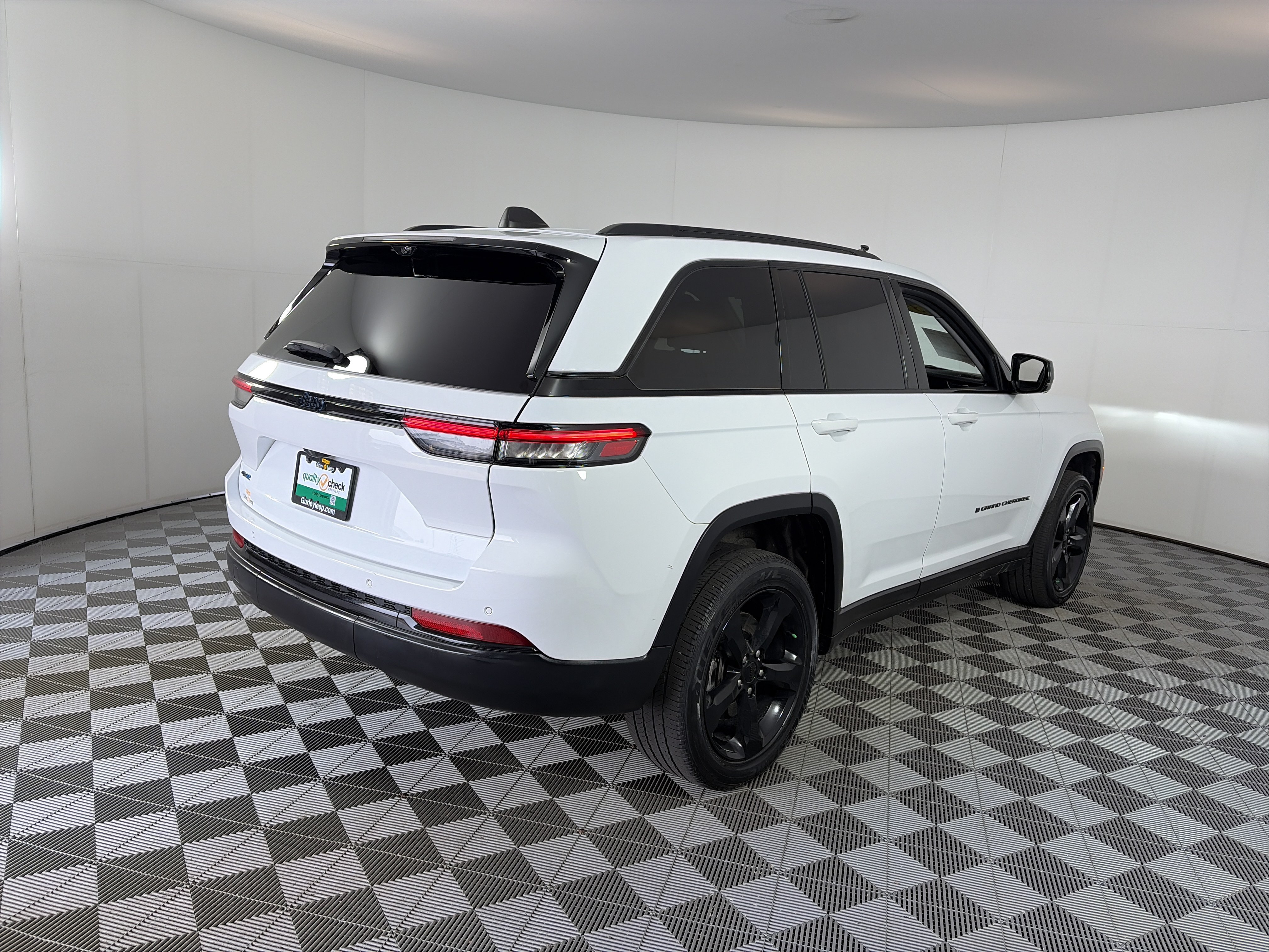 Used 2023 Jeep Grand Cherokee 4WD 4xe w/ Luxury Tech Group II image 10