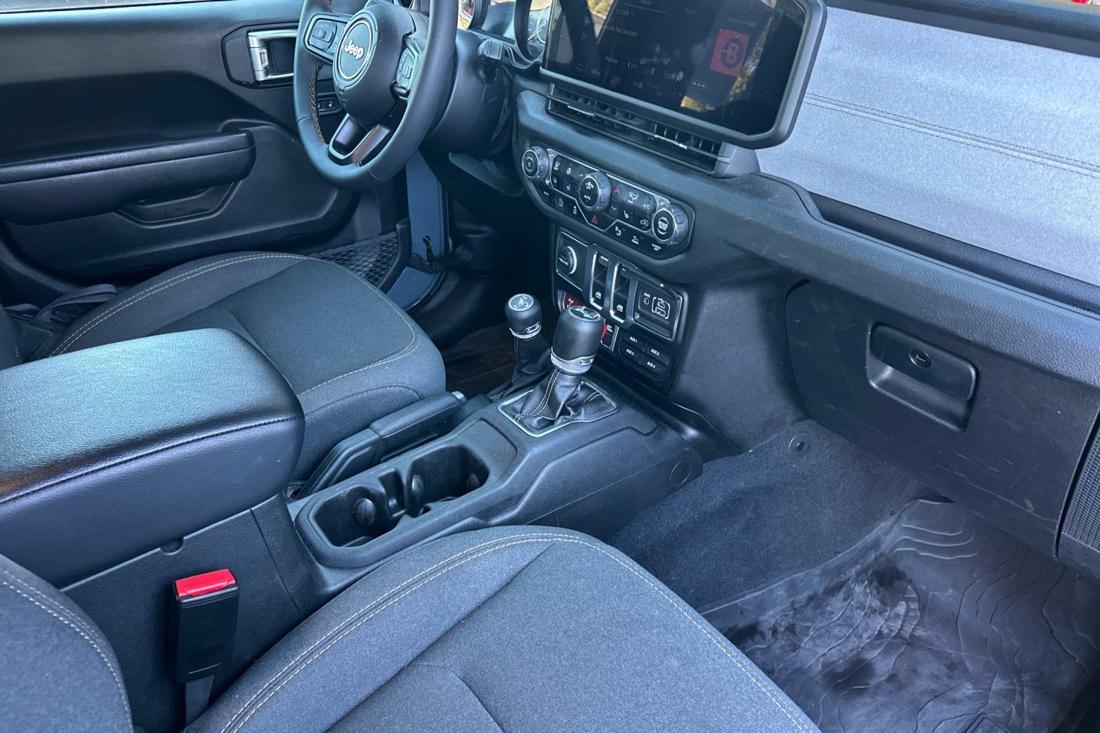 Used 2024 Jeep Wrangler Sport AWD/4WD image 14