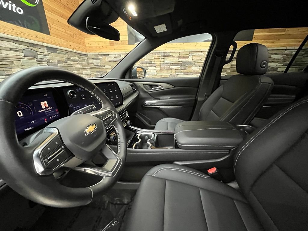 Used 2025 Chevrolet Traverse LT w/ Driver Confidence Package AWD/4WD image 24