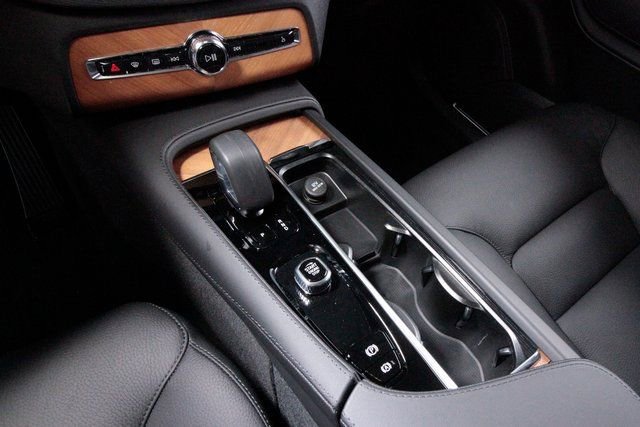 Used 2025 Volvo XC90 B6 Plus w/ Protection Package Premier image 14