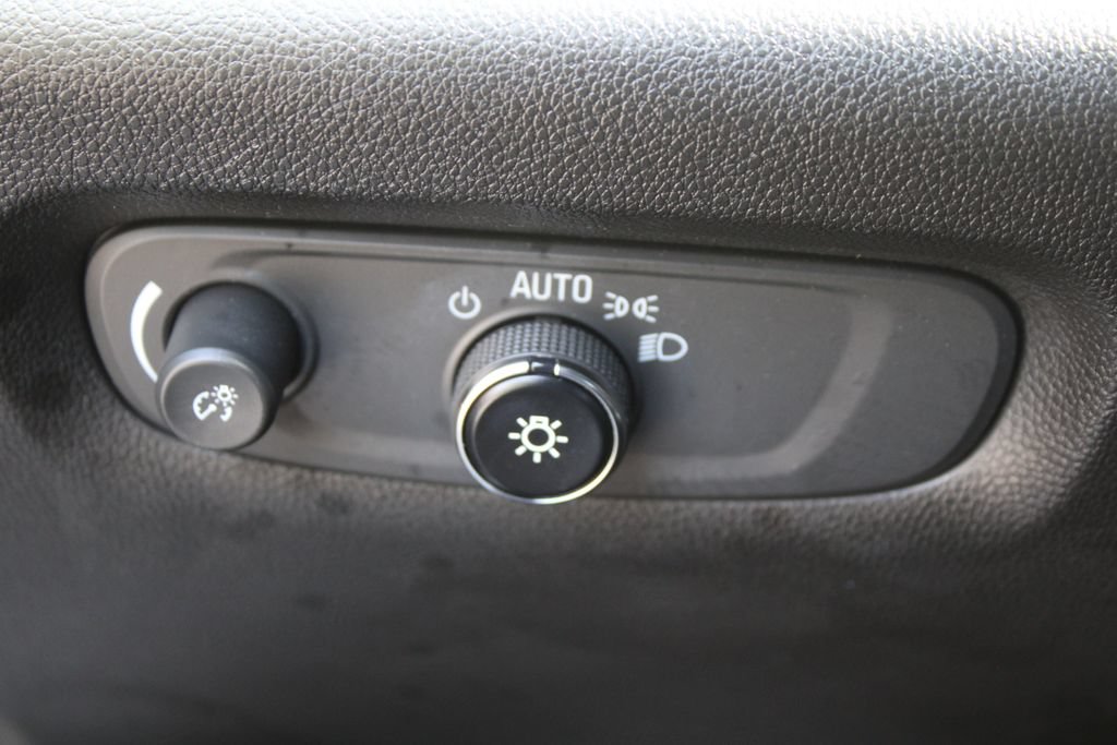 Used 2023 Chevrolet Traverse Premier FWD image 31