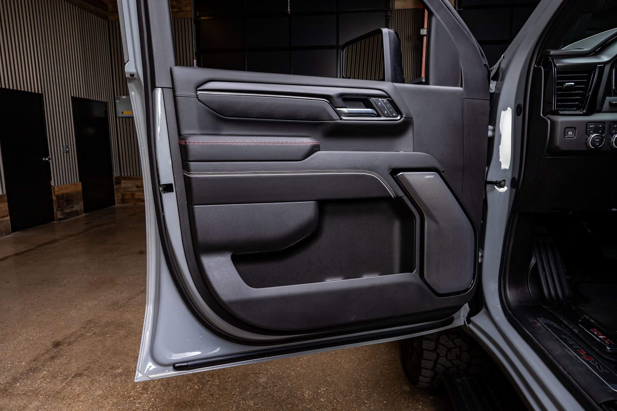 Used 2025 GMC Sierra 2500 AT4X image 35