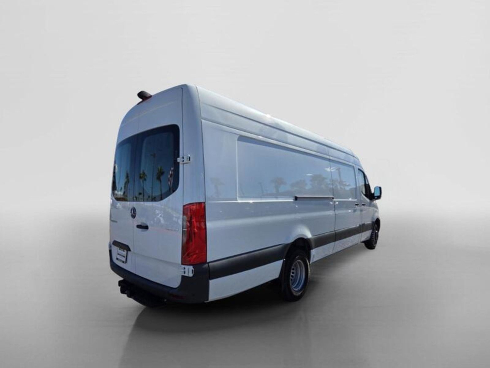 Used 2024 Mercedes-Benz Sprinter 4500 image 5