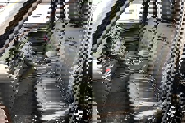 New 2025 Jeep Grand Cherokee L Limited w/ Black Appearance Package image 10